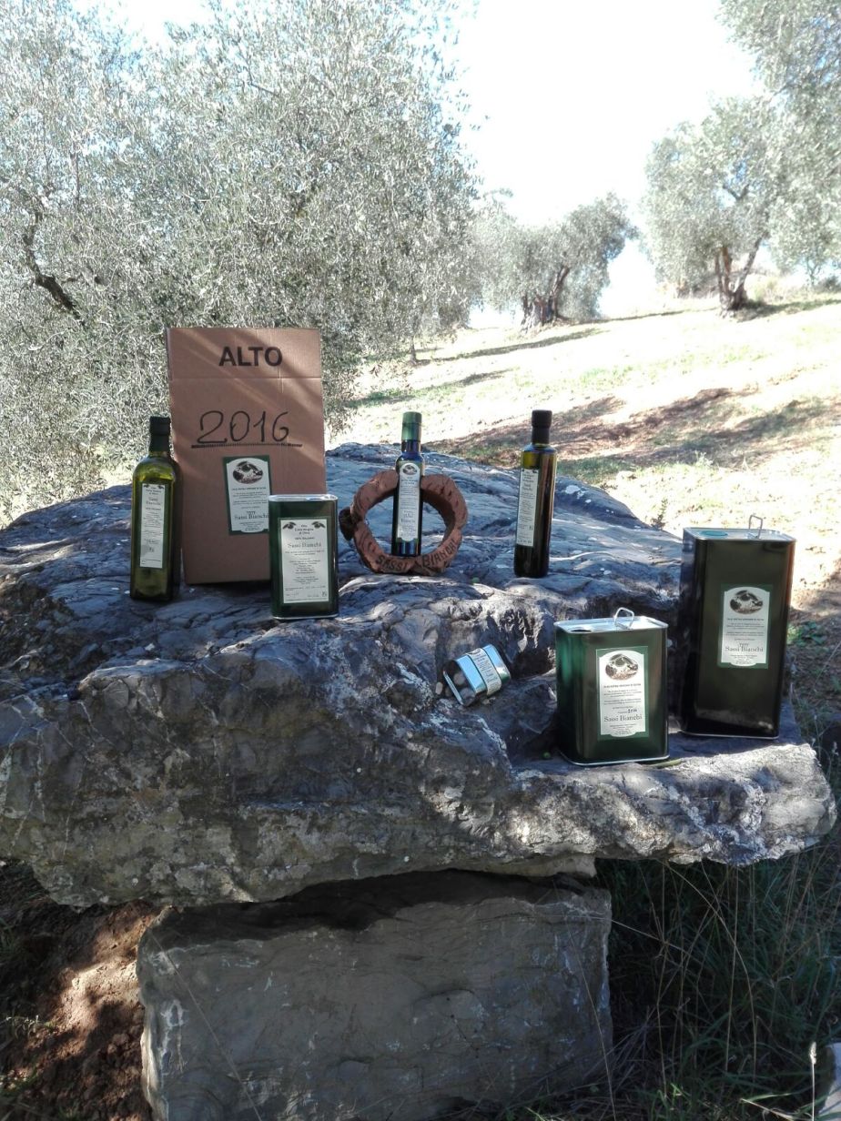 Bottiglie e lattine di Olio EVO Sassi Bianchi